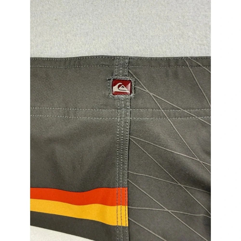 Y2K QuikSilver Board Shorts Men's Size 32 Multicolor Stripes
